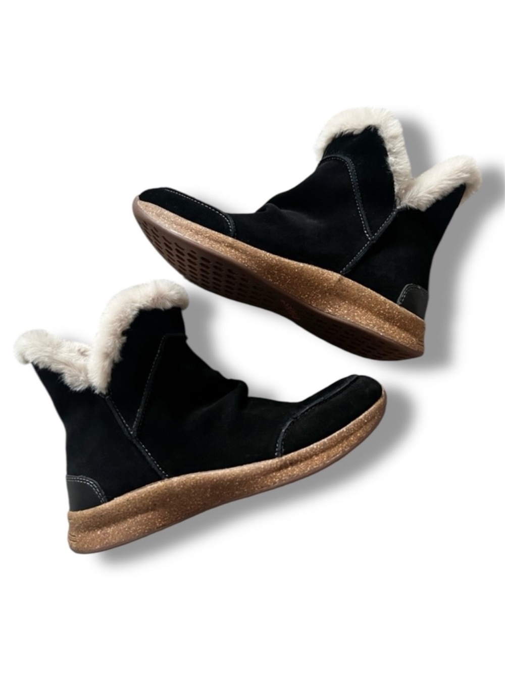 Taos Women's Black and Cream Fur-Lined Boots